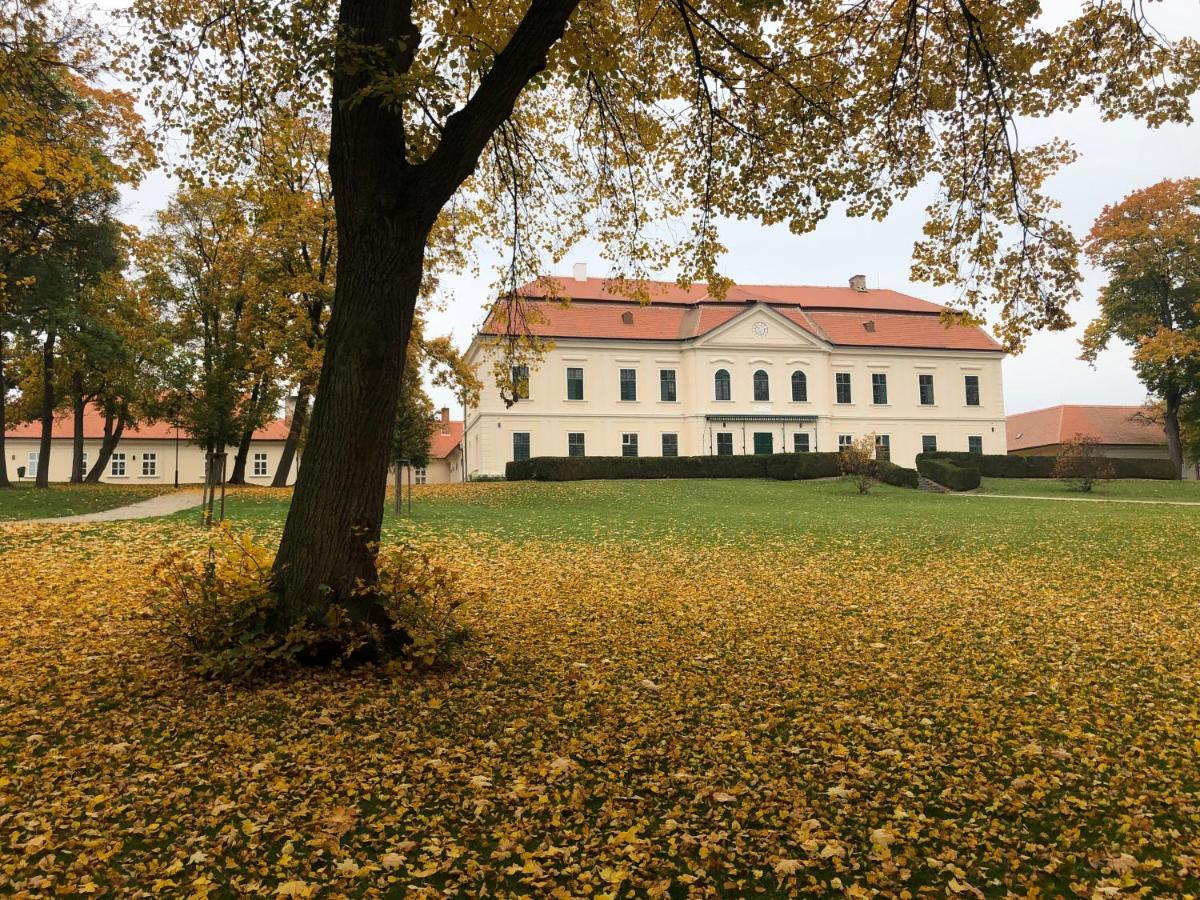 Zamek Dukovany Hotel Exterior photo